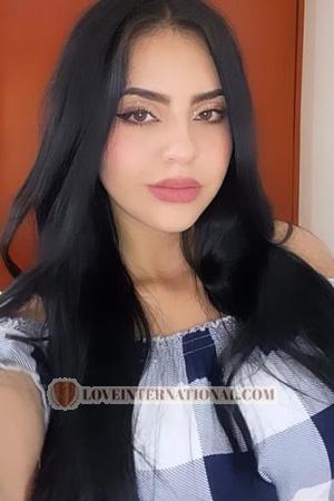 204339 - Laura Age: 25 - Colombia